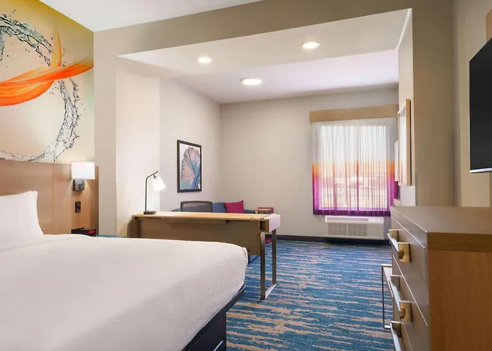La Quinta Inn & Suites By Wyndham San Antonio Seaworld Lafb